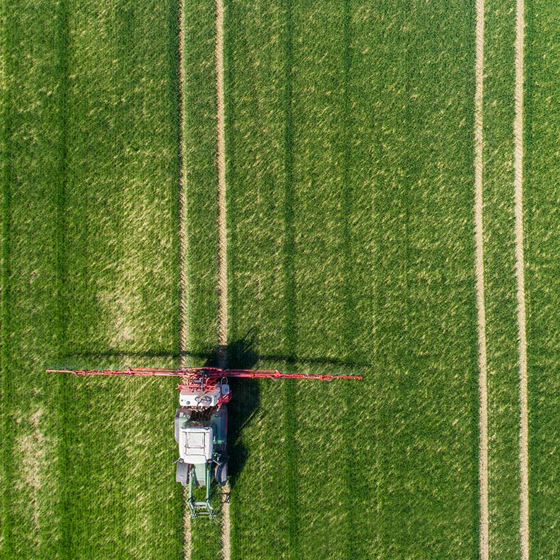 IMAGE INSIGHTS / AGRICULTURE aerial-spraying-field