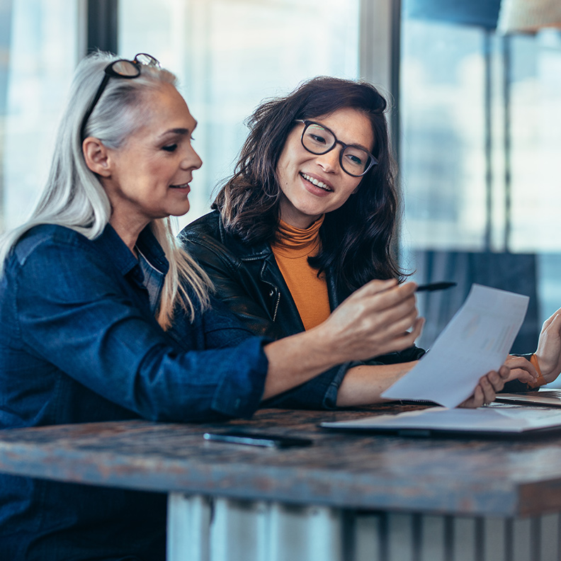 INSIGHT IMAGE / WEALTH Two Women at Table 