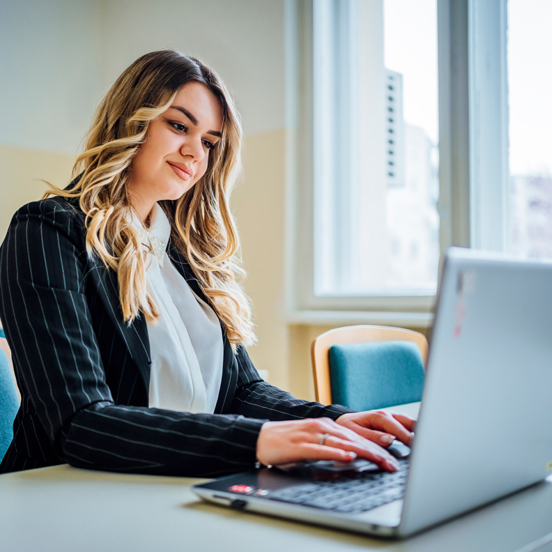WomanWorkingComputerOffice 792x792