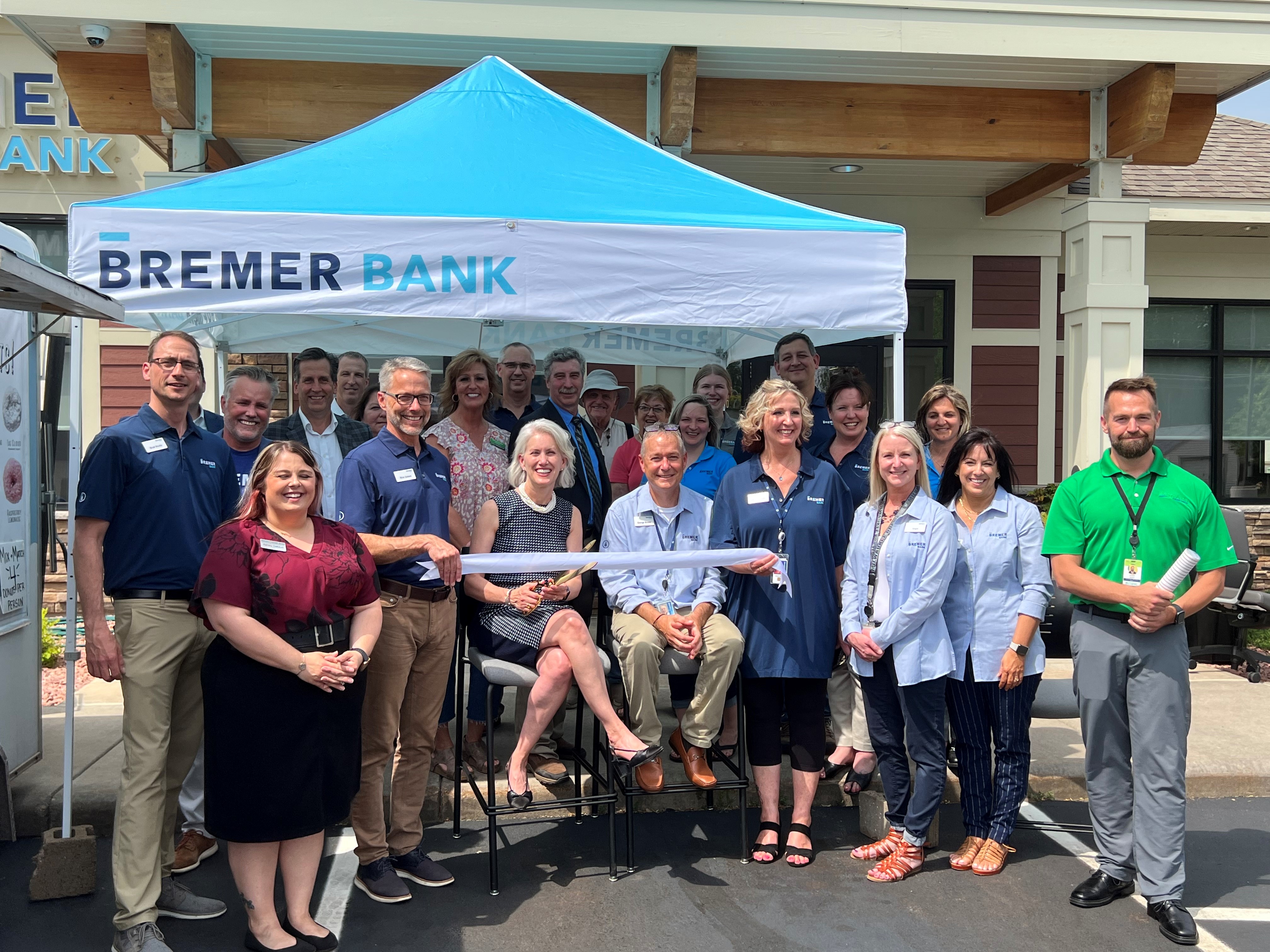 Menomonie ribbon cutting