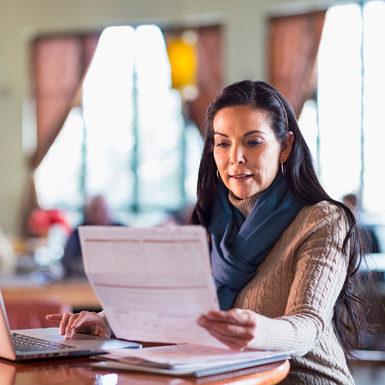 Insight LadyPayingInvoice 792x792